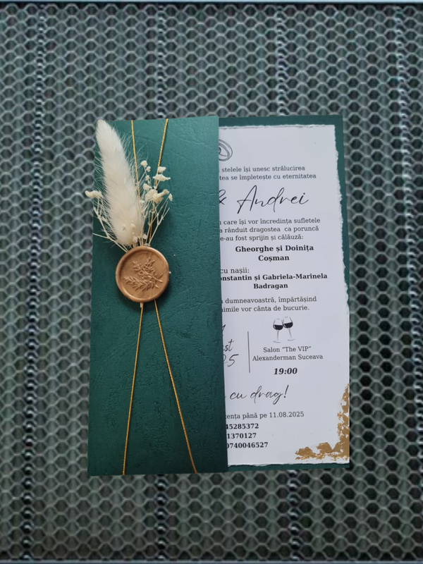 Invitație de nuntă personalizată cu sigiliu din ceară și flori uscate